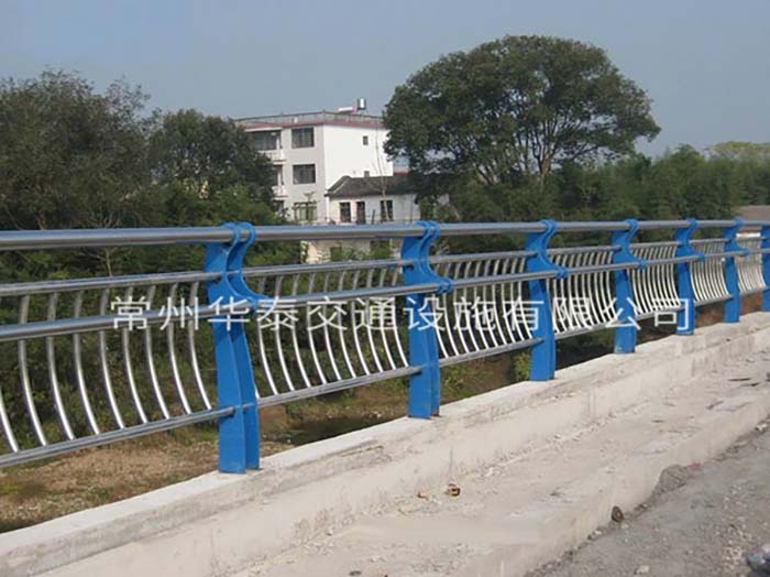 道路护栏使用不锈钢的优势